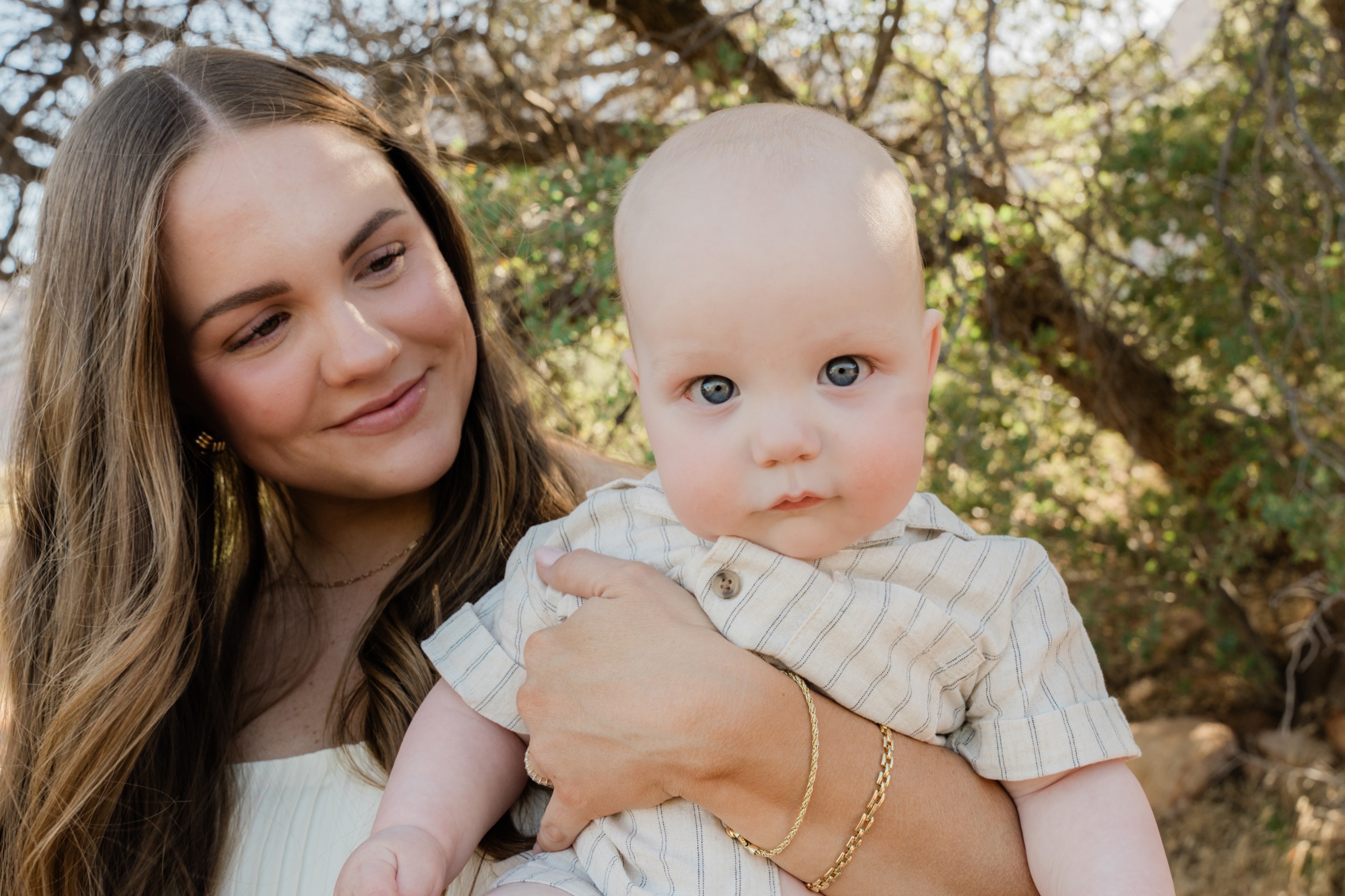 Mother holding her baby at a Las Vegas family session by Jennie Slade